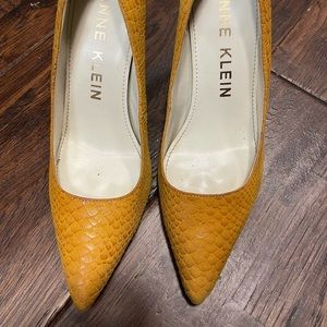 Chunky heel suede mustard 31/2 inch heel